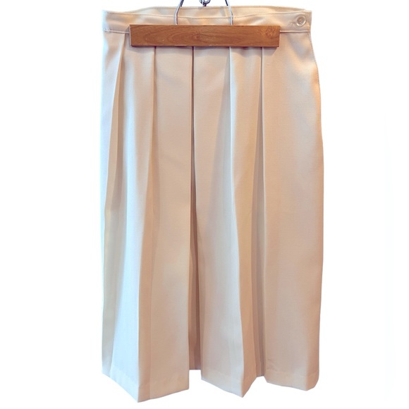 Elegant Cream Pleated A-Line Skirt with Two Side Pockets by Avon.  Size = 7/8. - Picture 1 of 10